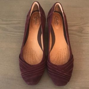 Like new Clarks Artisan suede wedges!